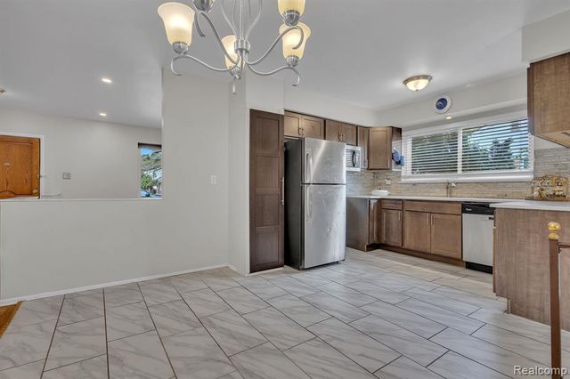 23520 Brandywynne Street, Southfield, MI 48033