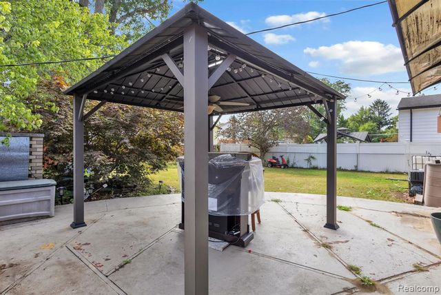 23520 Brandywynne Street, Southfield, MI 48033
