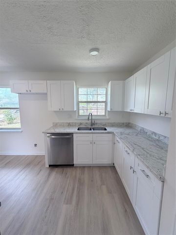 404 Elaine Street, La Marque, TX 77568