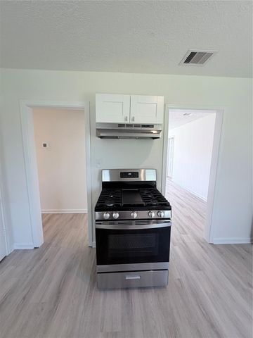 404 Elaine Street, La Marque, TX 77568