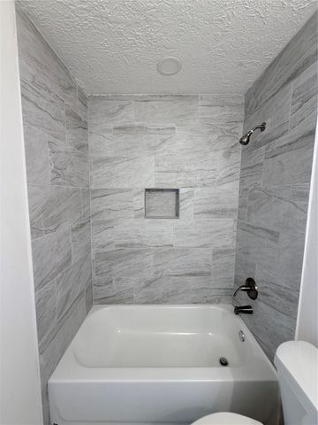 404 Elaine Street, La Marque, TX 77568