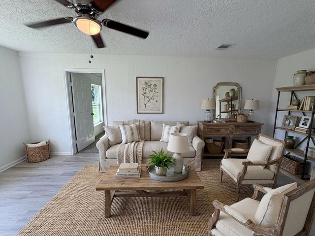 404 Elaine Street, La Marque, TX 77568