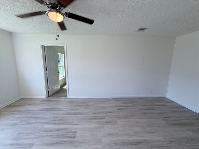 404 Elaine Street, La Marque, TX 77568