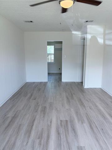 404 Elaine Street, La Marque, TX 77568