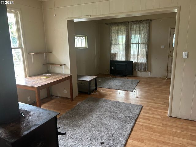 1348 DAKOTA Ave, Coos Bay, OR 97420