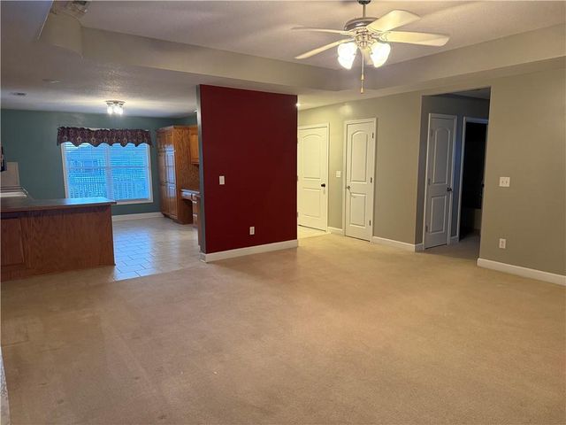 905 MERCURY Way, Raymore, MO 64083