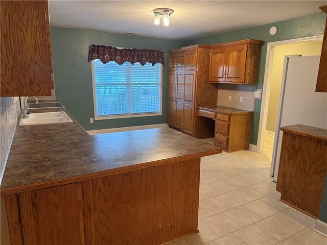 905 MERCURY Way, Raymore, MO 64083