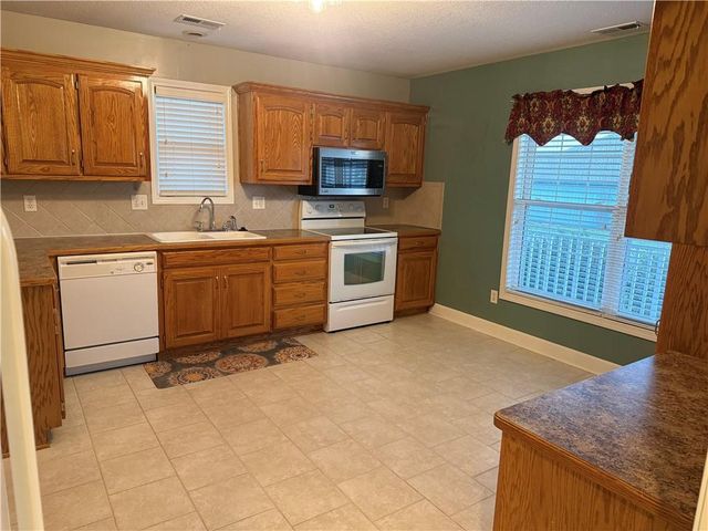 905 MERCURY Way, Raymore, MO 64083