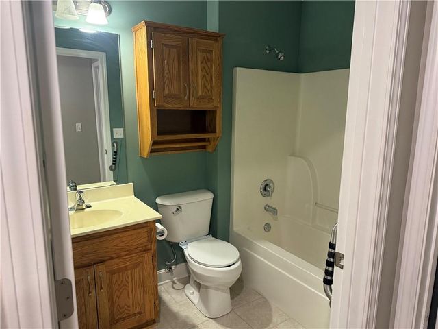 905 MERCURY Way, Raymore, MO 64083