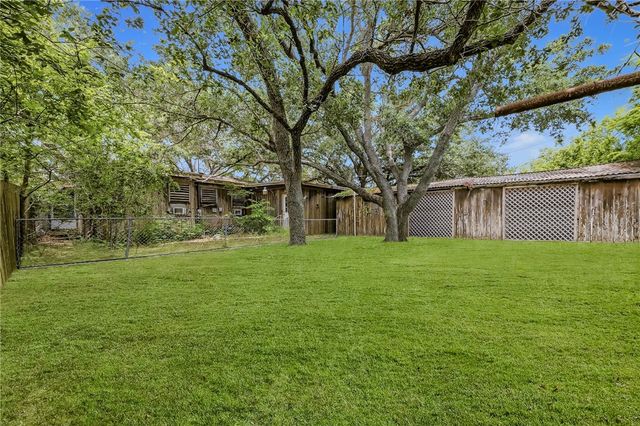 225 Glendale Dr, Corpus Christi, TX 78404