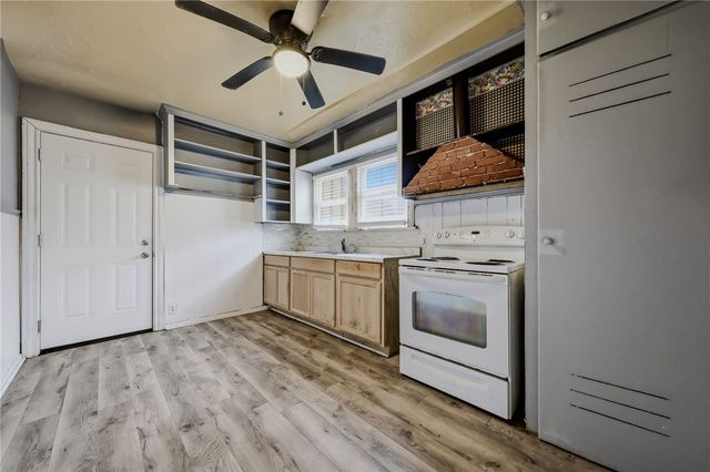 225 Glendale Dr, Corpus Christi, TX 78404
