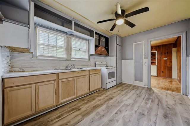 225 Glendale Dr, Corpus Christi, TX 78404