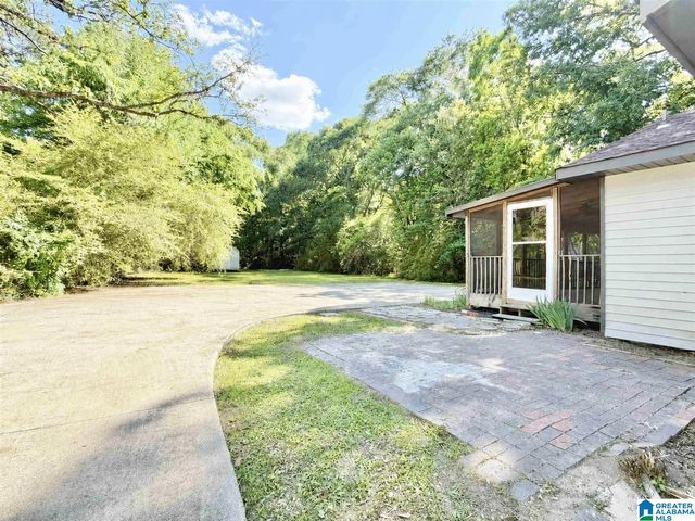 121 W CREST ROAD, Bessemer, AL 35023