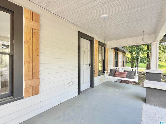 121 W CREST ROAD, Bessemer, AL 35023