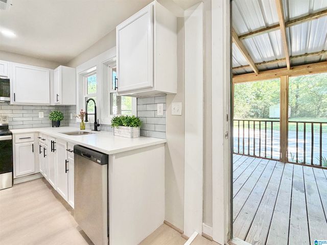 121 W CREST ROAD, Bessemer, AL 35023