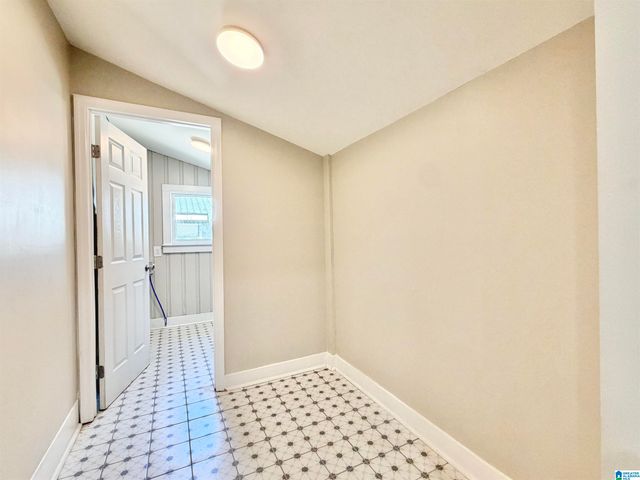 121 W CREST ROAD, Bessemer, AL 35023