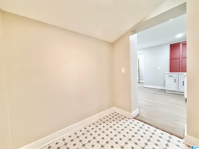 121 W CREST ROAD, Bessemer, AL 35023