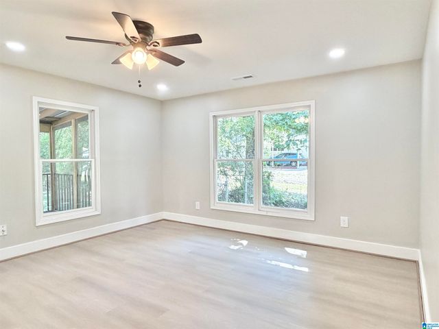 121 W CREST ROAD, Bessemer, AL 35023