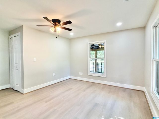 121 W CREST ROAD, Bessemer, AL 35023