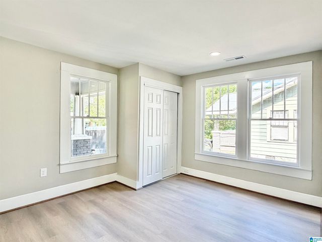 121 W CREST ROAD, Bessemer, AL 35023
