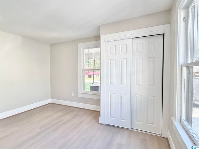 121 W CREST ROAD, Bessemer, AL 35023