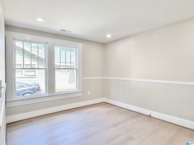 121 W CREST ROAD, Bessemer, AL 35023