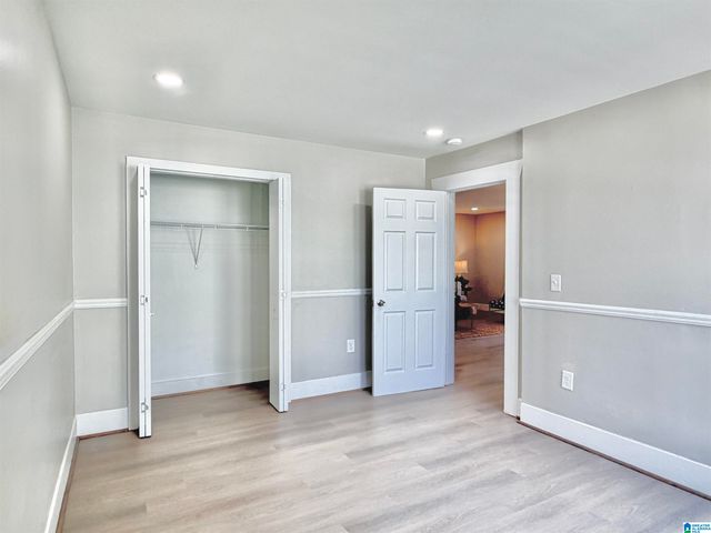 121 W CREST ROAD, Bessemer, AL 35023