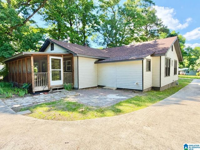 121 W CREST ROAD, Bessemer, AL 35023