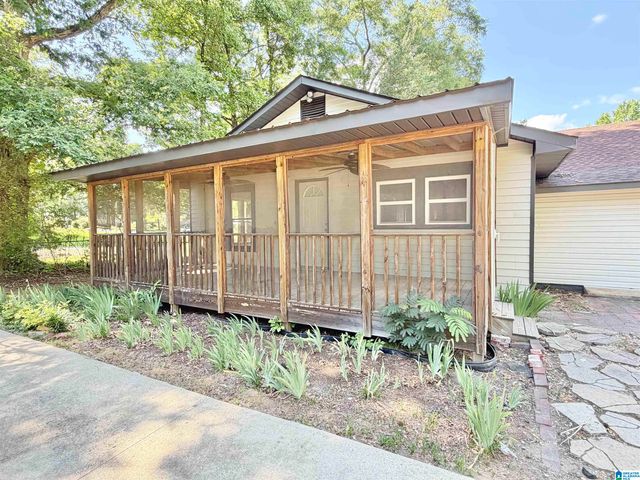 121 W CREST ROAD, Bessemer, AL 35023