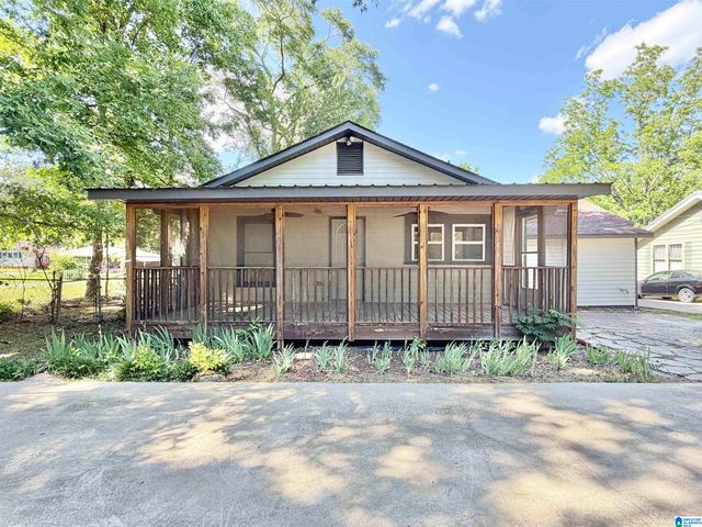 121 W CREST ROAD, Bessemer, AL 35023