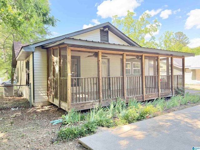 121 W CREST ROAD, Bessemer, AL 35023