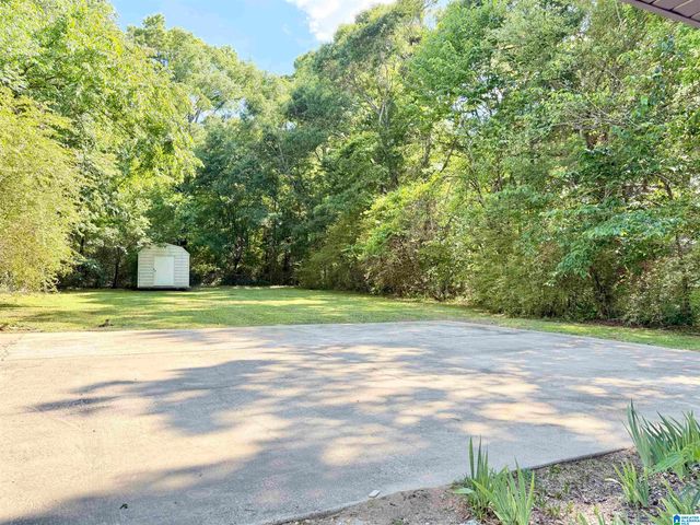 121 W CREST ROAD, Bessemer, AL 35023
