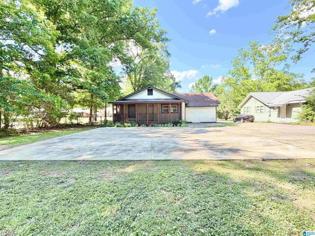 121 W CREST ROAD, Bessemer, AL 35023