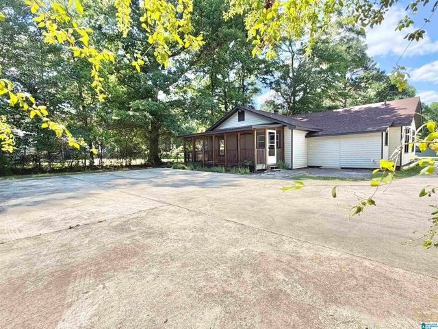121 W CREST ROAD, Bessemer, AL 35023