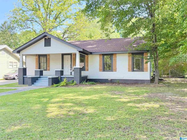 121 W CREST ROAD, Bessemer, AL 35023