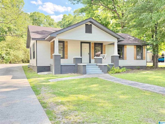 121 W CREST ROAD, Bessemer, AL 35023