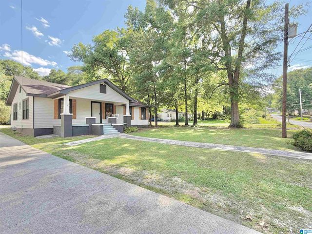 121 W CREST ROAD, Bessemer, AL 35023