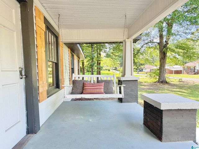 121 W CREST ROAD, Bessemer, AL 35023