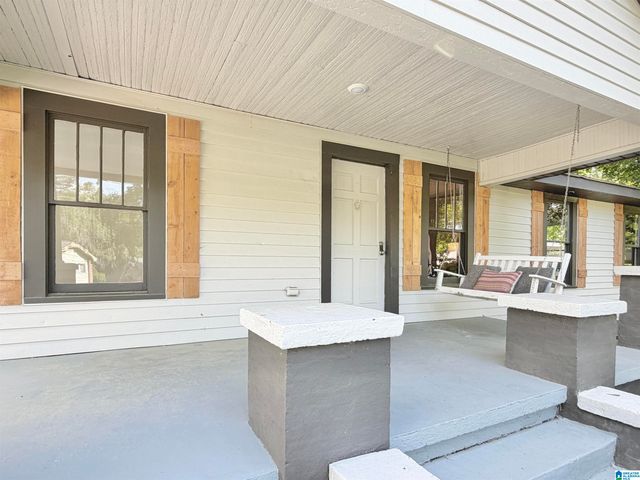 121 W CREST ROAD, Bessemer, AL 35023