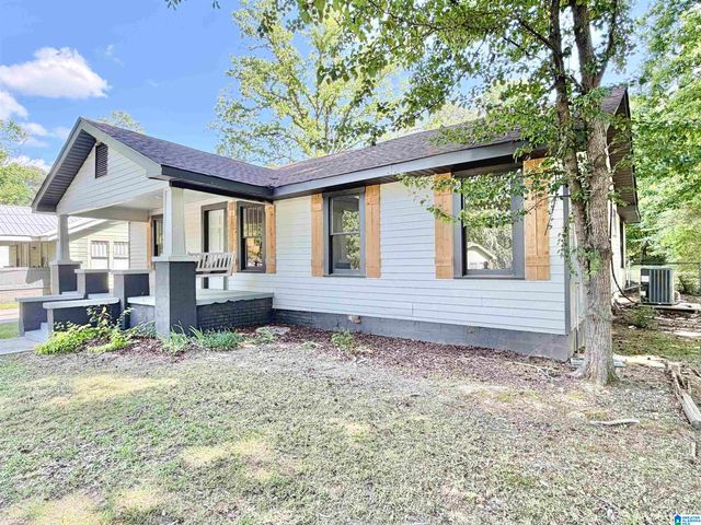 121 W CREST ROAD, Bessemer, AL 35023