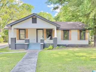 121 W CREST ROAD, Bessemer, AL 35023