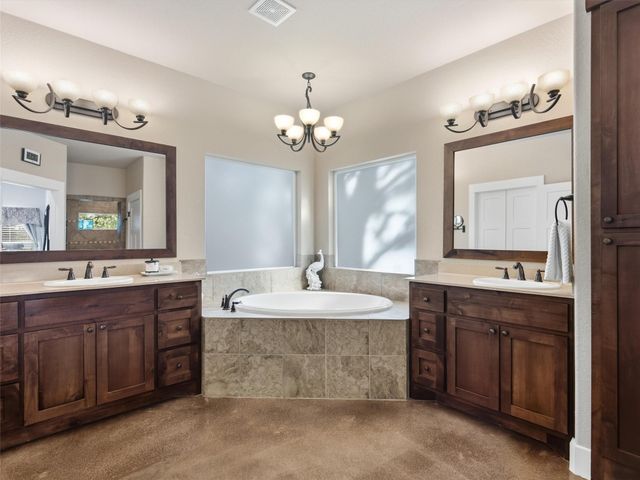138 Wood Hollow CT, Bastrop, TX 78602