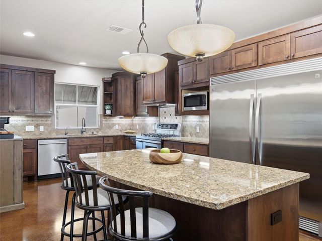 138 Wood Hollow CT, Bastrop, TX 78602