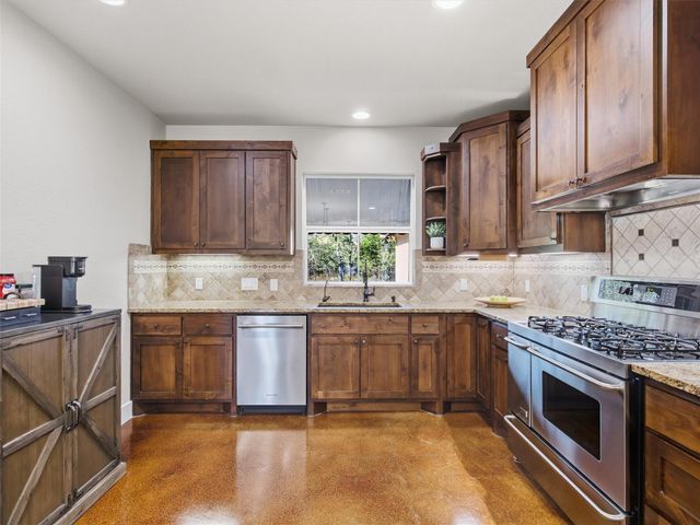 138 Wood Hollow CT, Bastrop, TX 78602