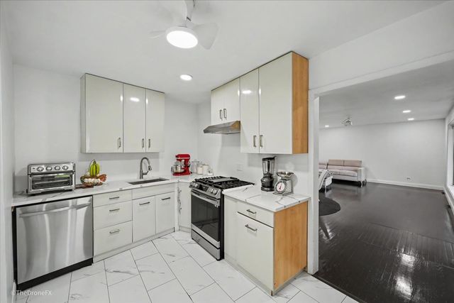 460 E 15th Place, Lombard, IL 60148