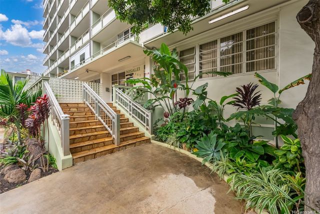 445 Kaiolu Street 212, Honolulu, HI 96815