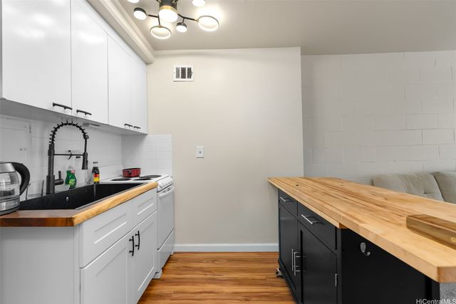 445 Kaiolu Street 212, Honolulu, HI 96815