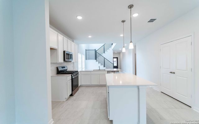 8429 Sharpies Canyon, San Antonio, TX 78222