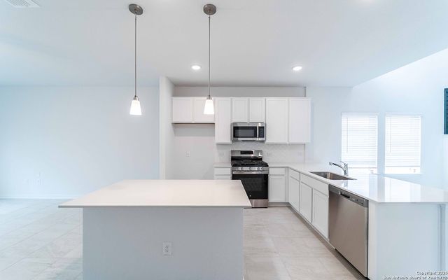 8429 Sharpies Canyon, San Antonio, TX 78222