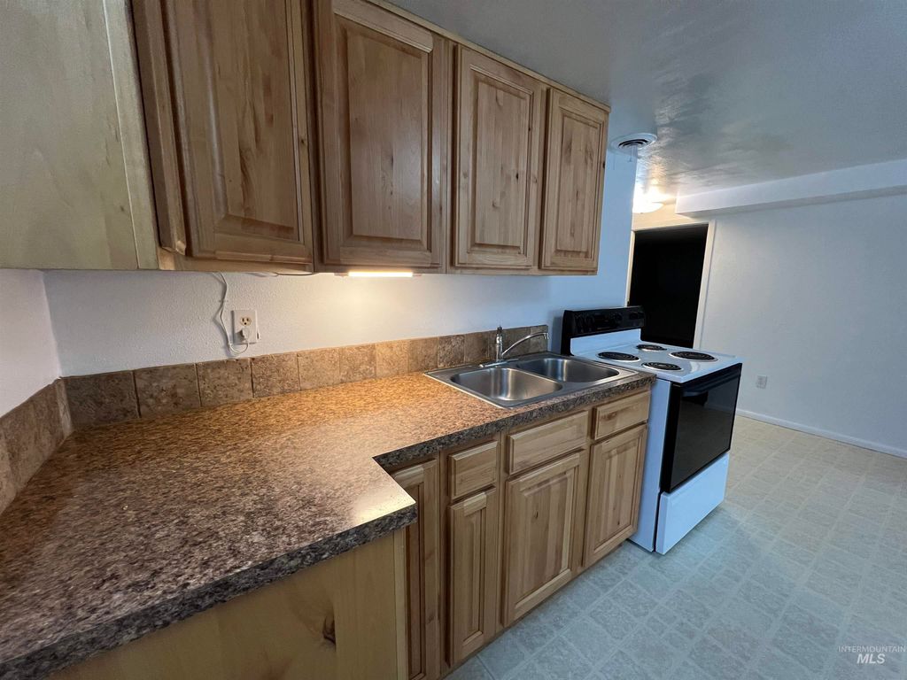 2405 Sunset #2, Ontario, OR 97914 photo 15